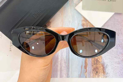 30Montaigne B6I