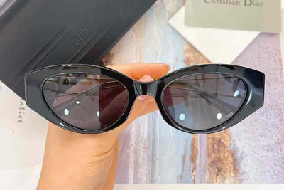 30Montaigne B6I