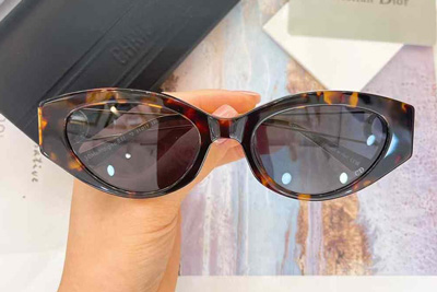 30Montaigne B6I